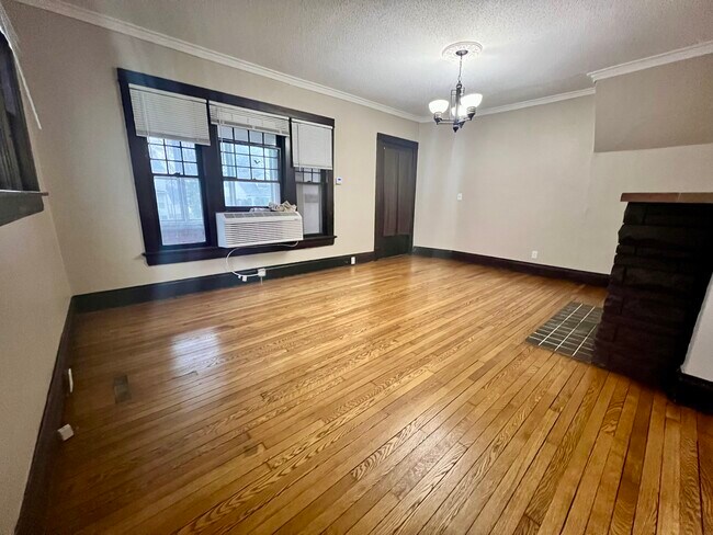 Living Room - 522 Denver St