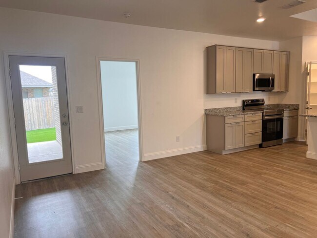 Foto del edificio - 3 Bedroom Rental Available July 9th in Fre...