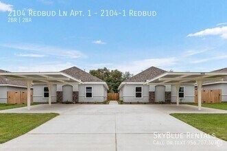 Building Photo - 2104 Redbud Ln
