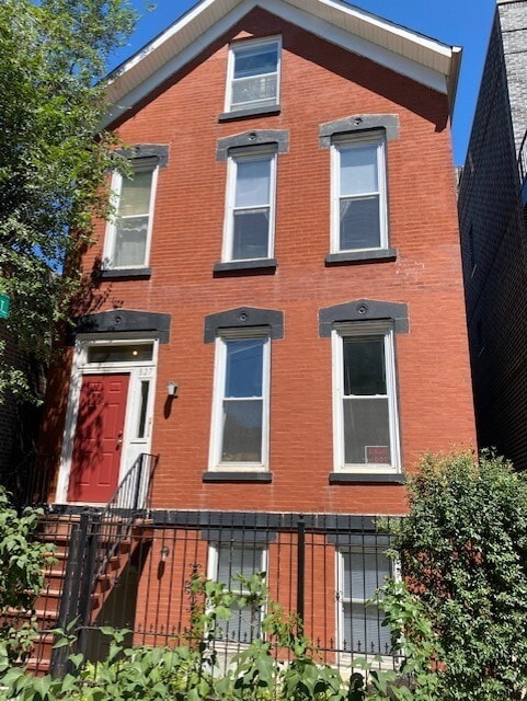 Building Photo - 827 N Wood St