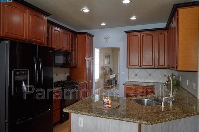 Building Photo - 620 Gianelli St