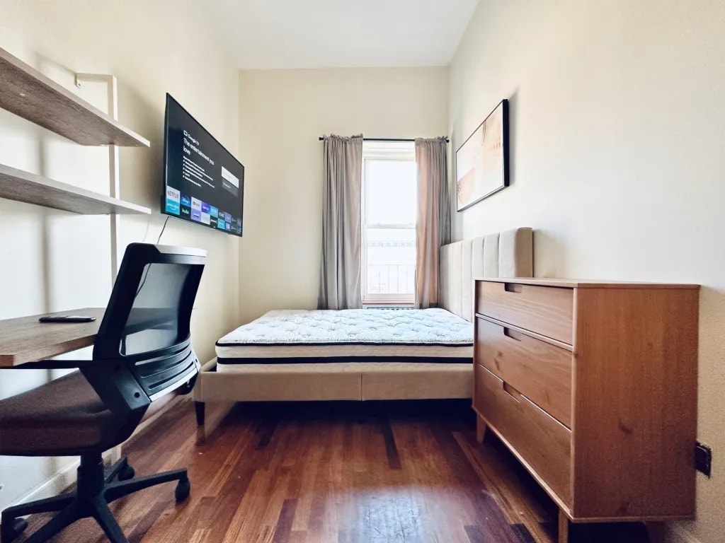 Furnished room/NOT APARTMENT - Furnished room/NOT APARTMENT