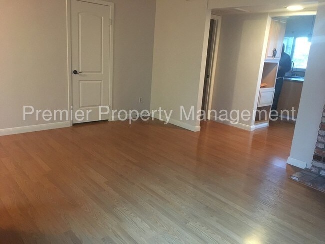 Foto del edificio - 879 Redwood Ct