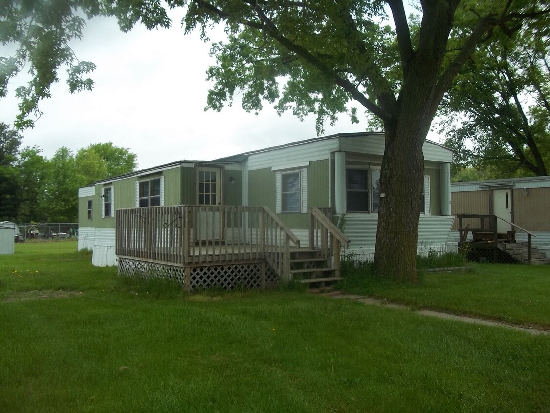 Primary Photo - Tradewinds Mobile Home Community