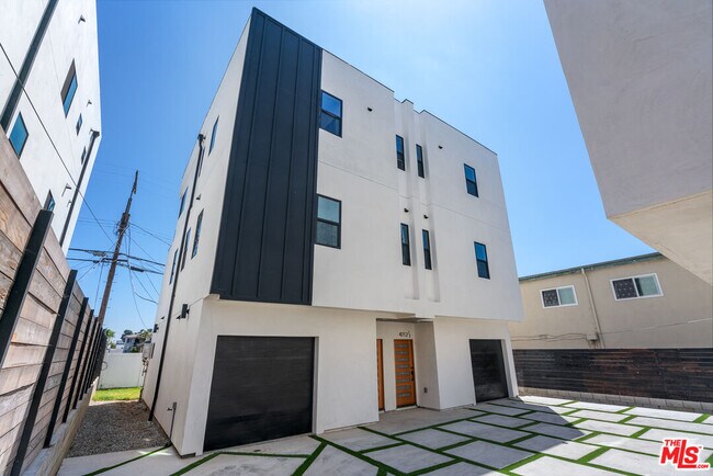 Building Photo - 4712 W 17th St