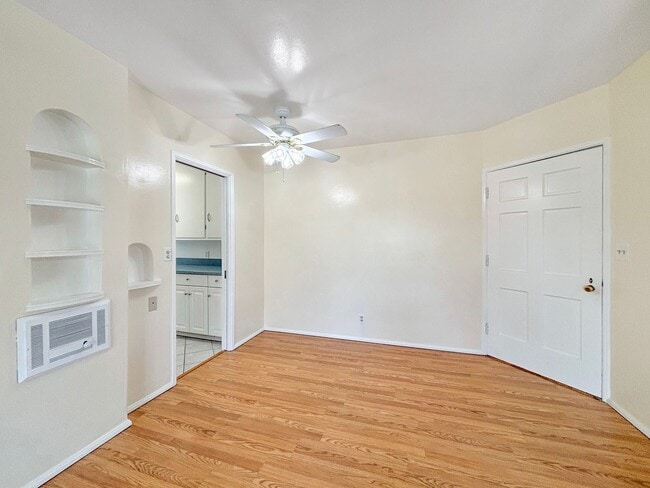 Foto del edificio - Charming 1BD/1BA Condo in Hillcrest W/ Sha...