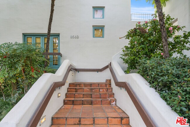 Building Photo - 8562 N W Knoll Dr