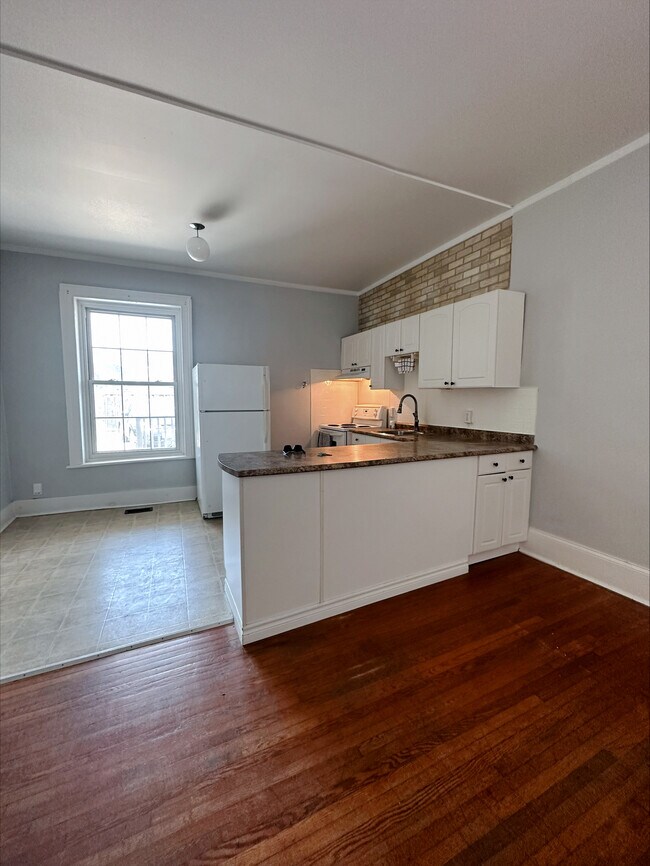 Building Photo - 45 Swayne St