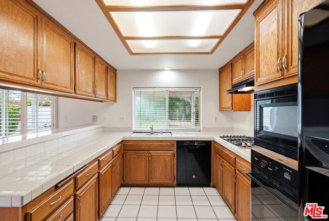 Building Photo - 25842 Browning Pl