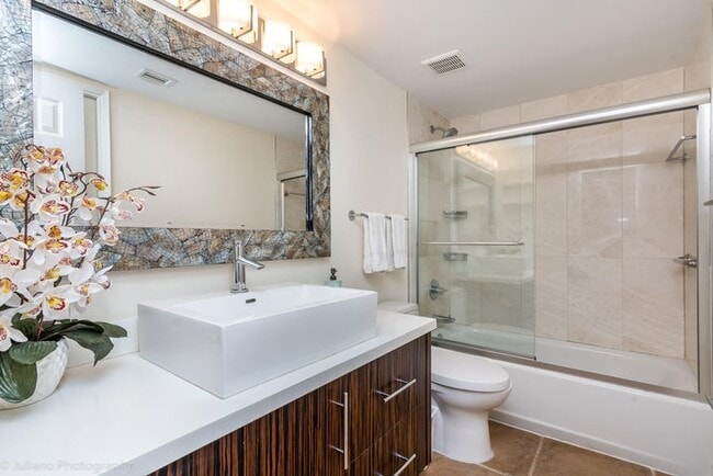 Foto del edificio - 2255 Lindell Blvd