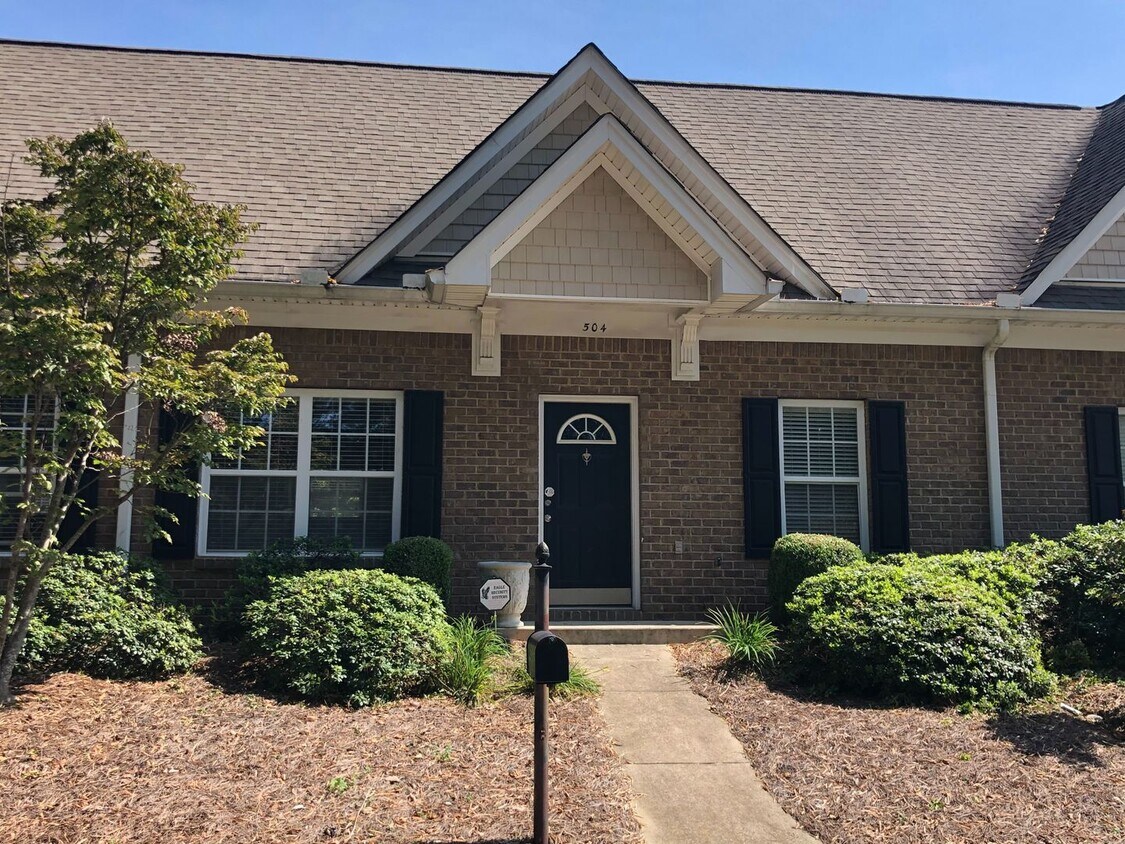 Primary Photo - Close to downtown - Student Friendly