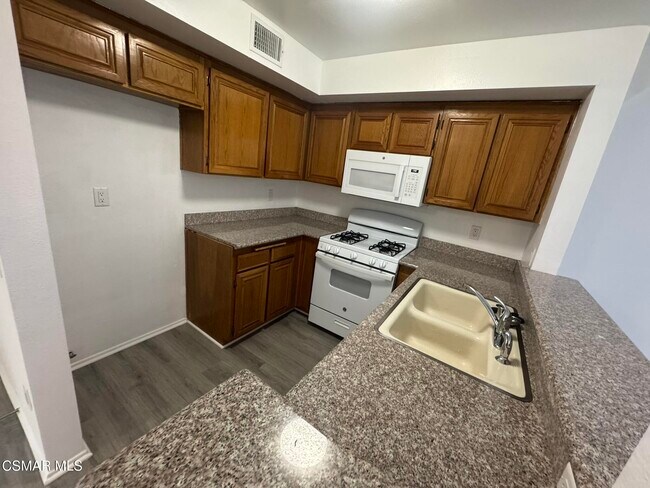 Building Photo - 13042 Riverside Dr