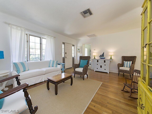 Foto del edificio - 116 3rd St N