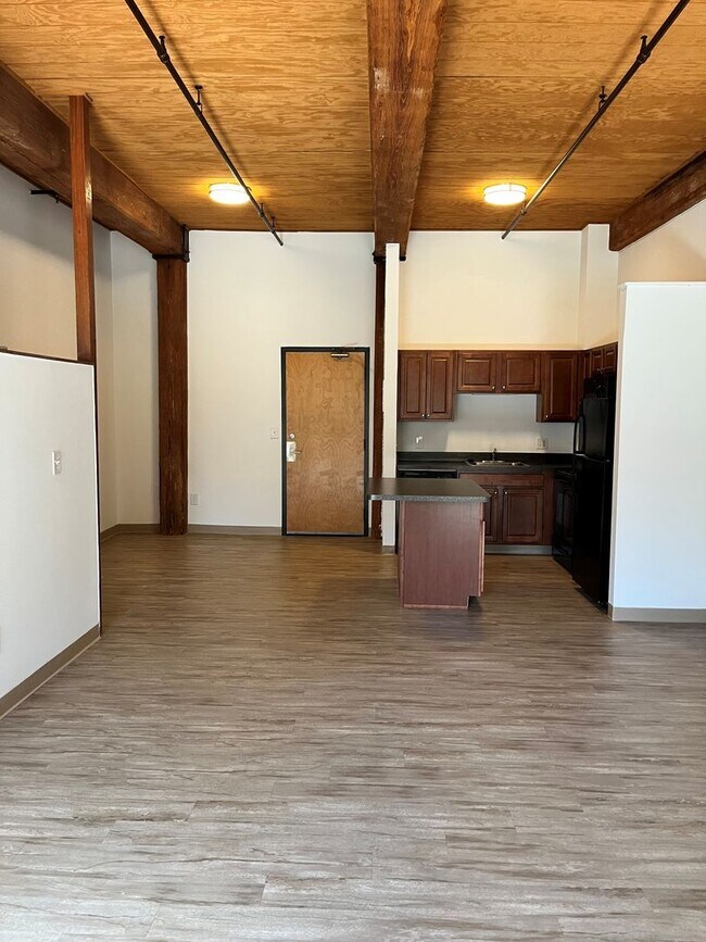 Building Photo - Leasing Agent