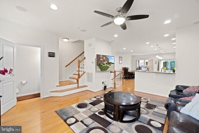 Foto del edificio - 8056 Locust Mill St