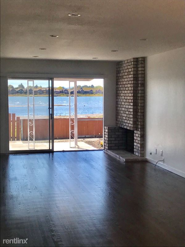 Building Photo - 2 br, 2 bath Townhome - 2712 Bayview Dr