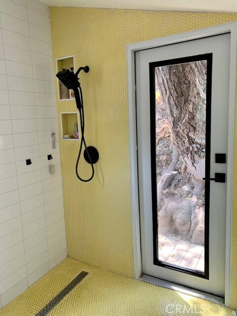 Foto del edificio - 2415 Laguna Canyon Rd