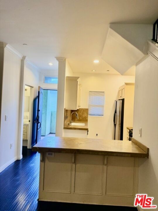 Building Photo - 917 N Sierra Bonita Ave