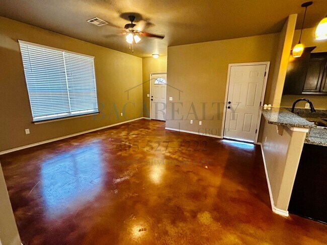 Foto del edificio - Move -in Special!! 3br 2ba duplex with 2 c...