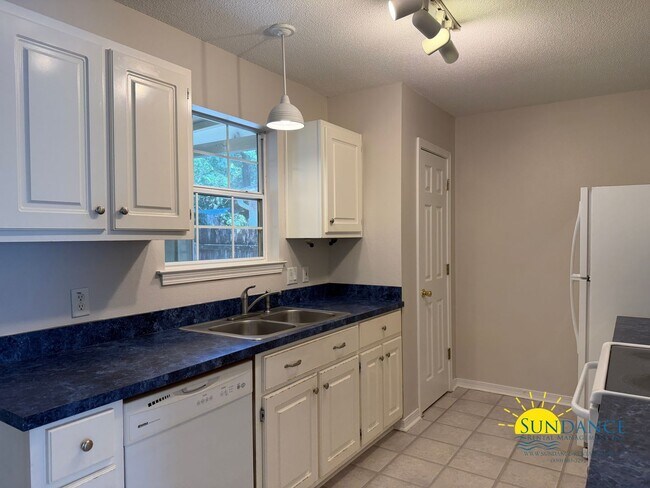 Foto del edificio - Great 3 Bedroom Home in Fort Walton Beach!