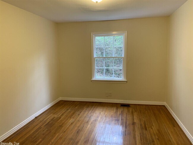 Building Photo - 2108 Brownwood Rd