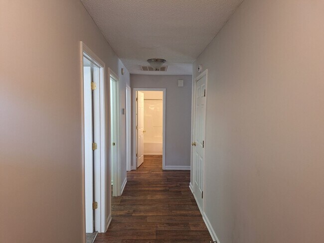 Foto del edificio - Marvelous Three Bedroom Home in Lake Carolina!