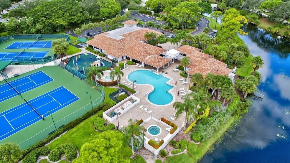 Foto principal - 2563 Egret Lake Dr