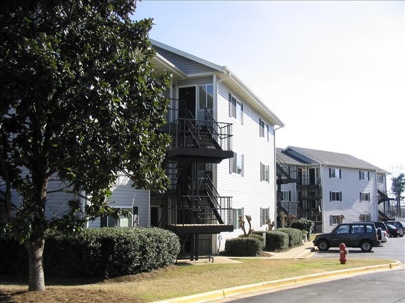 Foto principal - Village Green Condos