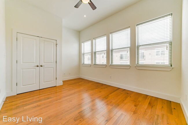 Building Photo - 2100 Wheatsheaf Ln