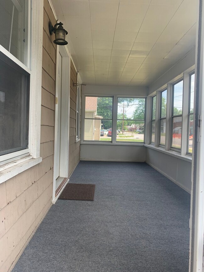 Building Photo - 2209 W Callender Ave
