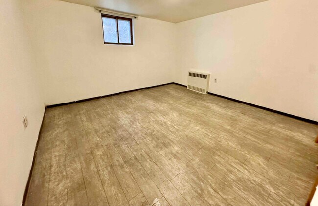 Foto del edificio - 302 W 7th St