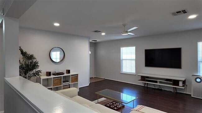 Building Photo - 102 Kendall Cove