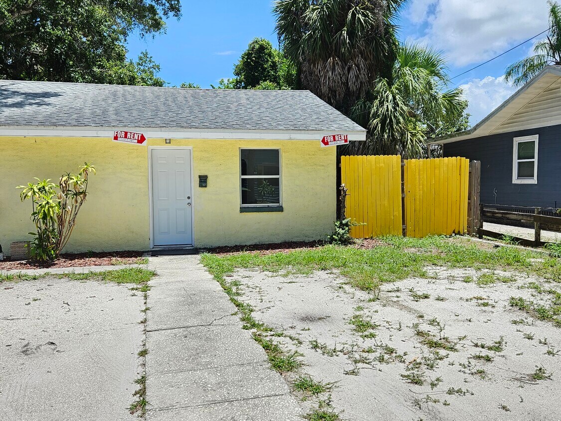 Front Exterior - 2117 11th St W