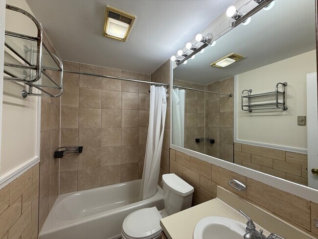 Foto del edificio - 10 Rollins Ct