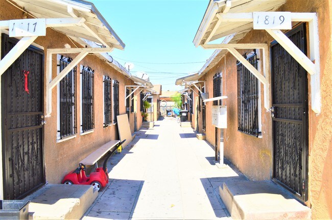 Foto del edificio - 1817 E 70th St