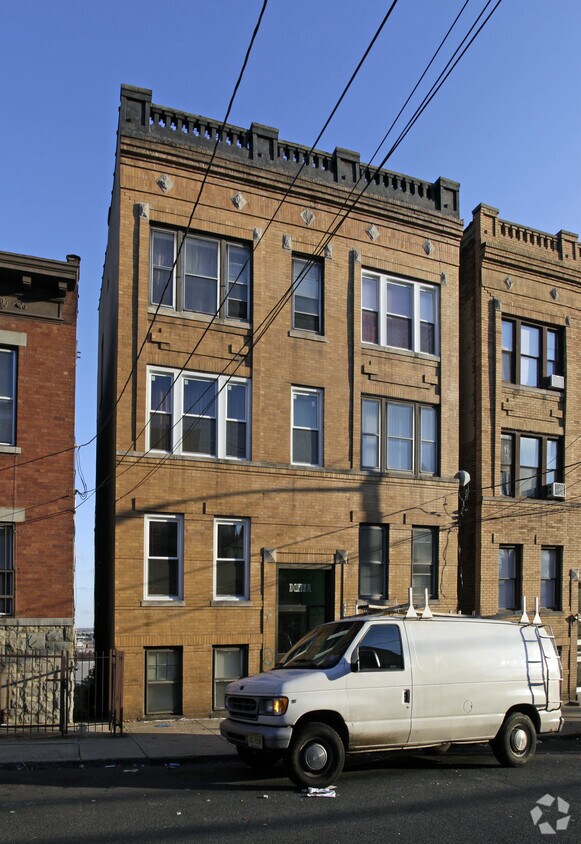 Foto del edificio - 70 Clifton Pl