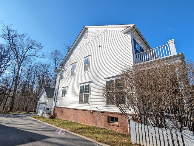 Foto del edificio - Impeccably maintained SFH in Clarksburg ready for you before the holidays!