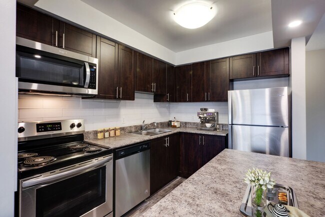 Building Photo - 485 Parkside Dr