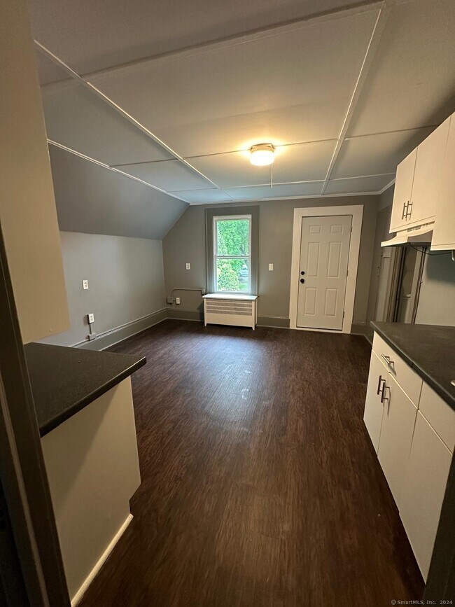 141 McKinley Ave Unit 3, Norwich, CT 06360 Room for Rent in Norwich