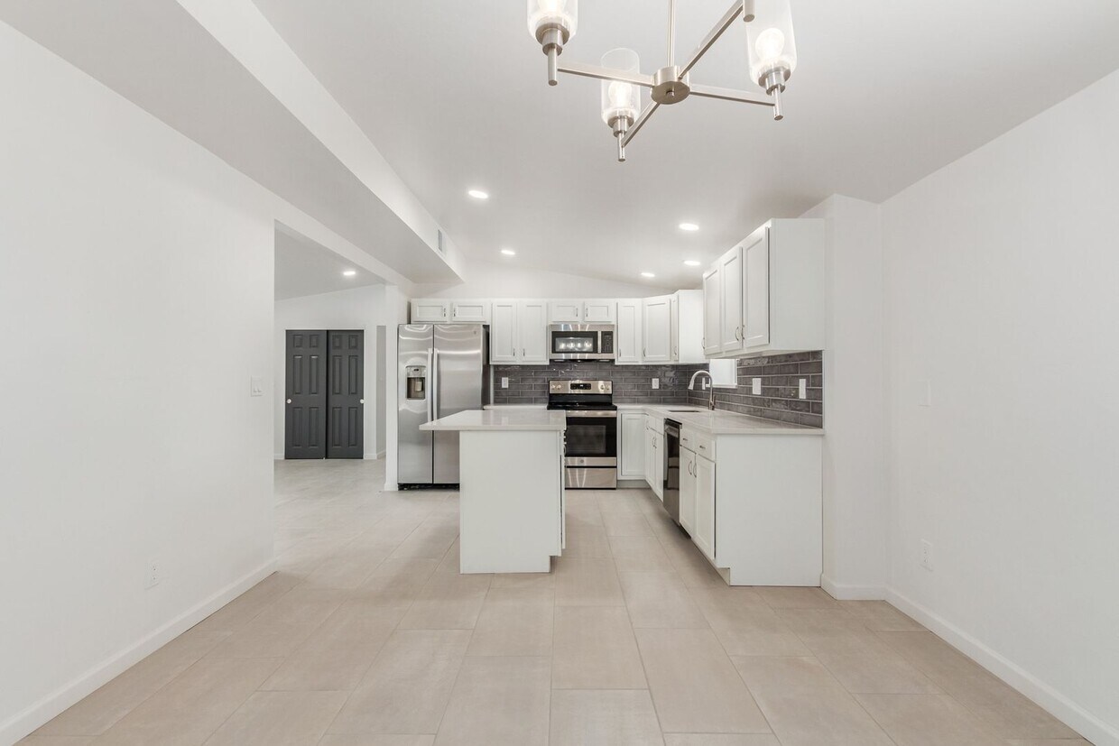Foto principal - 2110 N Highland Ave