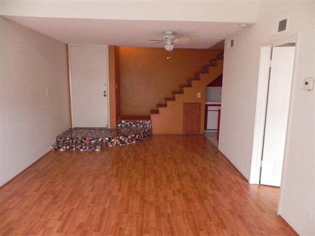 Foto del edificio - **PRICE ADJUSTMENT**  2BR/2BA LOFT CONDO IN BIXBY KNOLLS