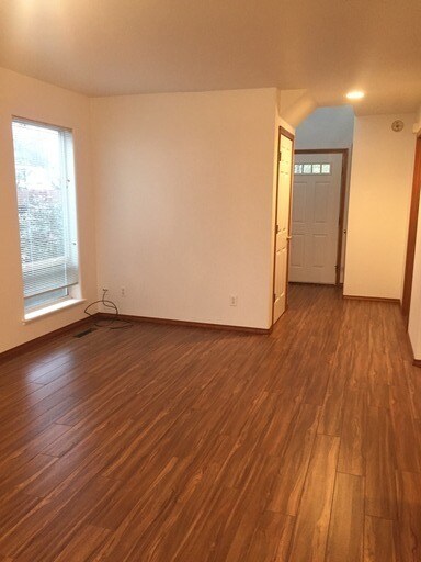 Building Photo - R2951-2953