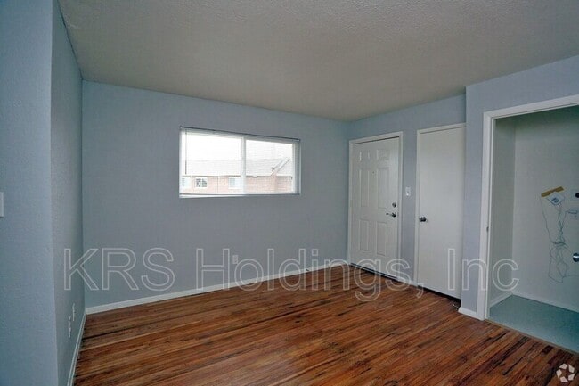 Building Photo - 929 41st St