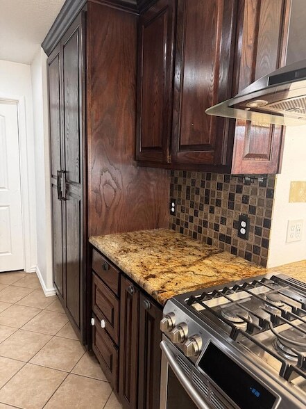 Building Photo - 403 Crenshaw Dr