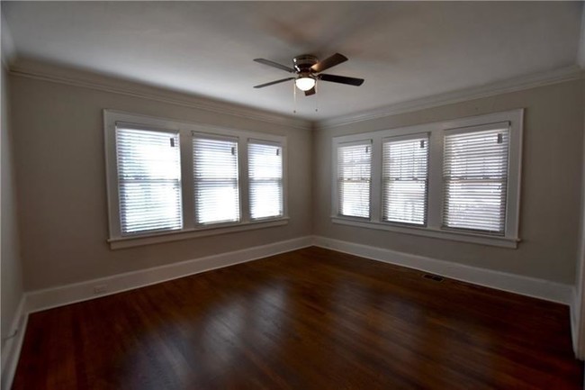 Foto del edificio - 856 Ponce De Leon Ave NE
