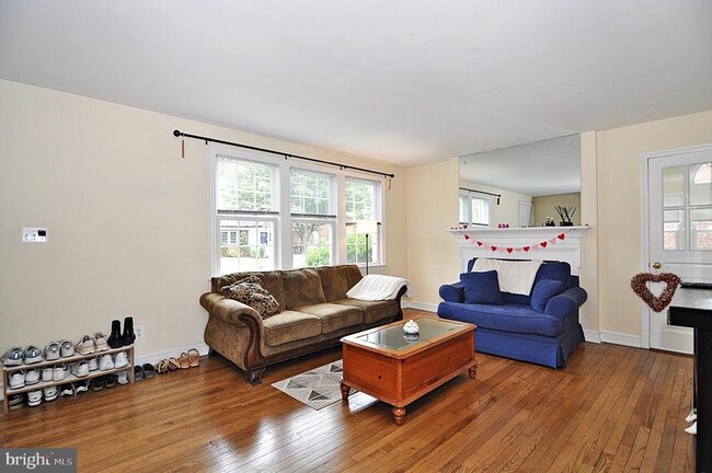 Foto del edificio - 2124 N Troy St
