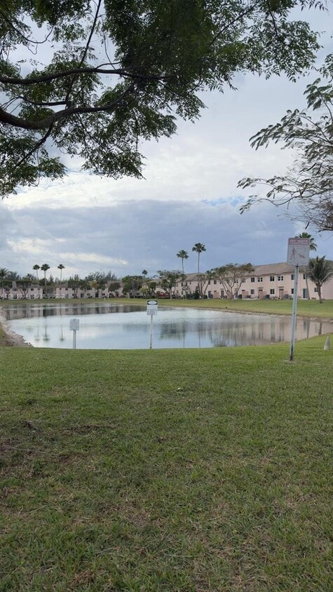 Foto del edificio - 1271 SE 28th Ct