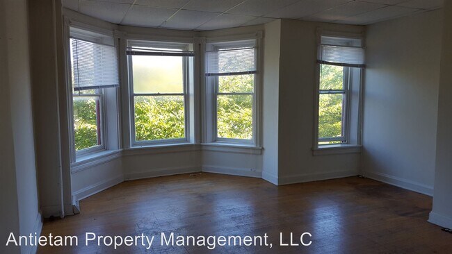 Building Photo - 113 Broadway
