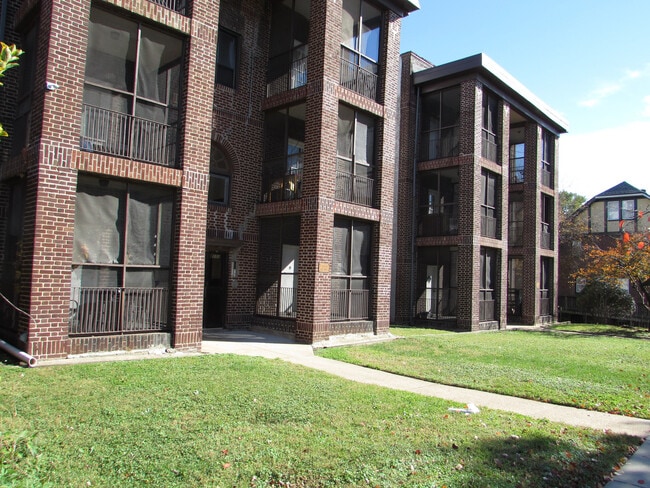 Building Photo - 2111 Park Ave
