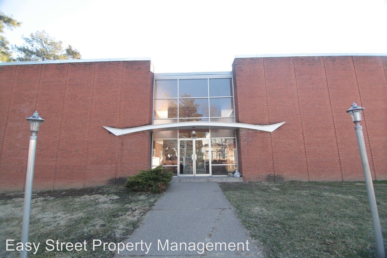 Primary Photo - 2925 Dubuque St